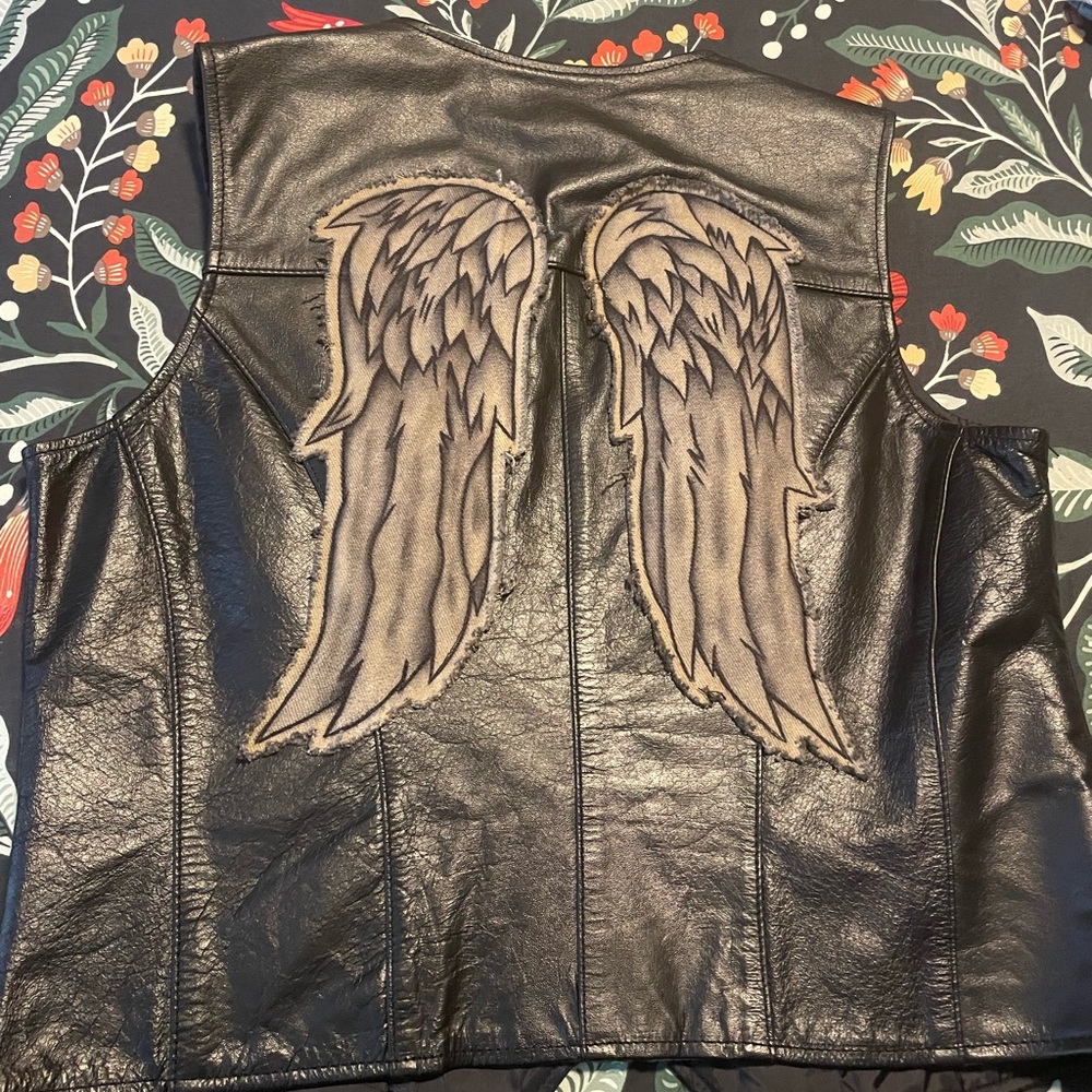 Women leather vest “Daryl from Walking Dead” size 10 in perfect condition.
